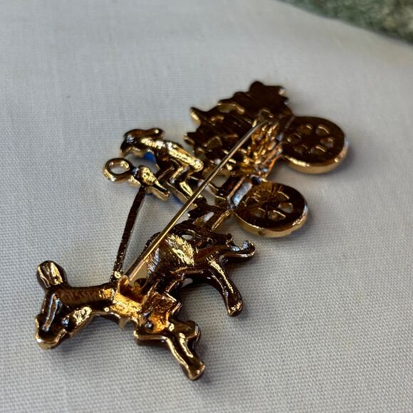 Flower Cart & Driver With Horse Brooch Pin Retro Old Fashioned Style NWT - Picture 4 of 6